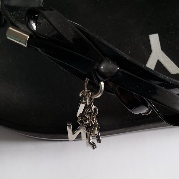DKNY Flip Flops - Picture 3 of 3
